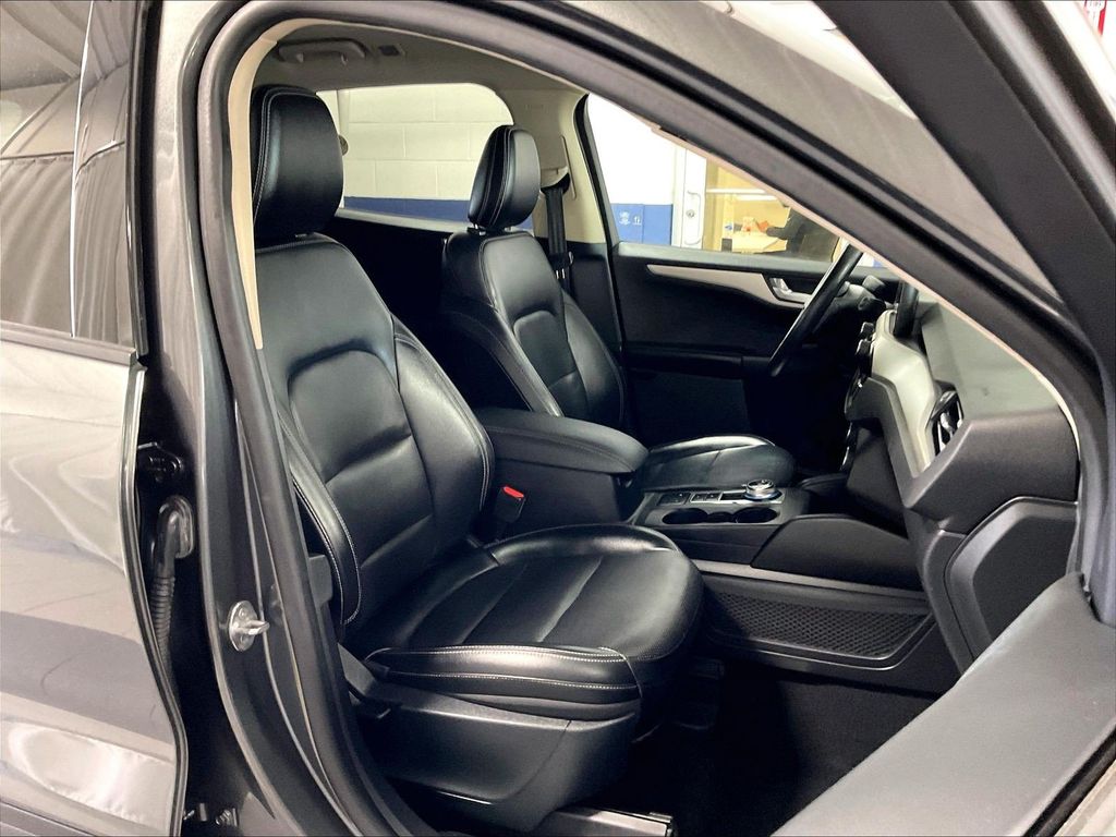 2020 Ford Escape — photo 11