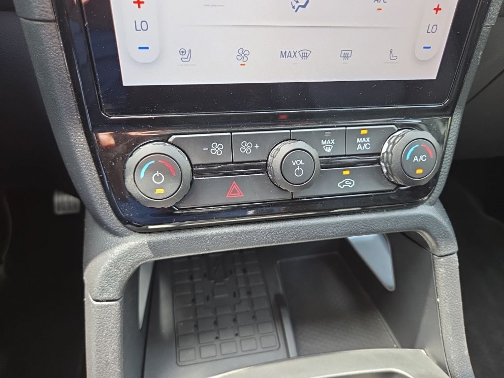 Used 2024 Green Ford Lariat image 19