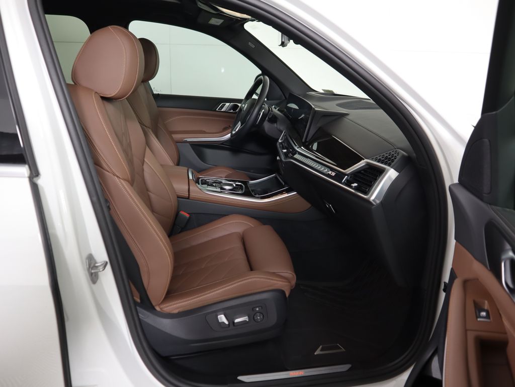 Thumbnail: 2024 BMW X5 - 21