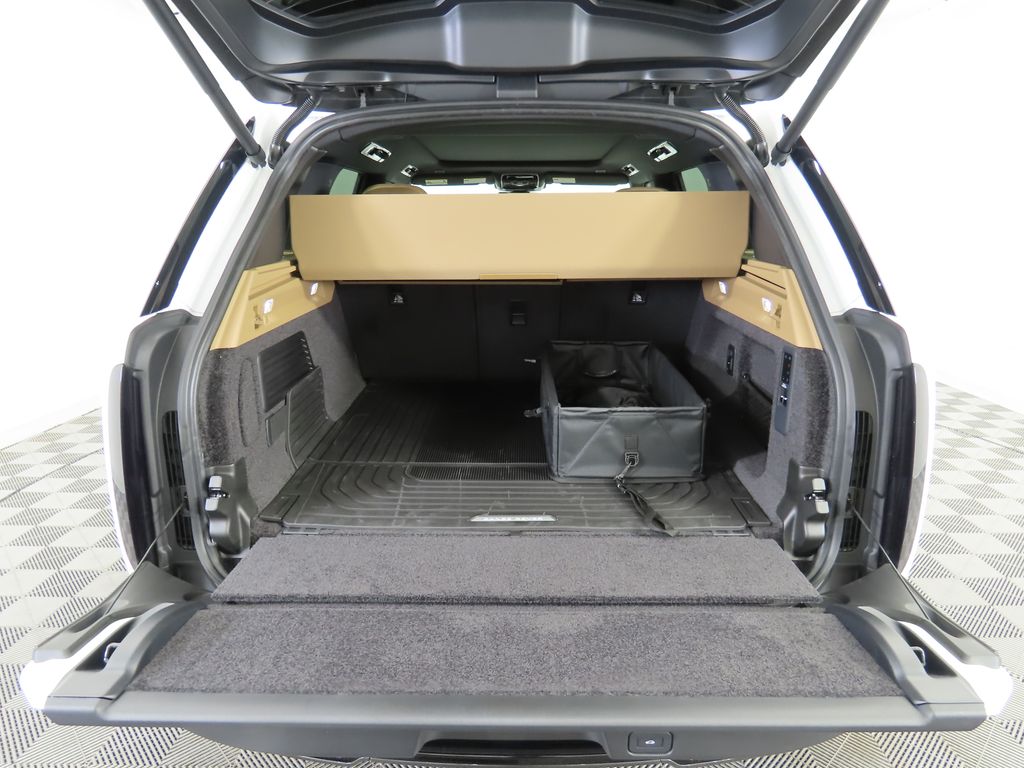2025 Land Rover Range Rover SE 30
