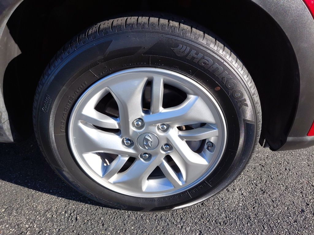 Thumbnail: 2023 Hyundai Venue - 16