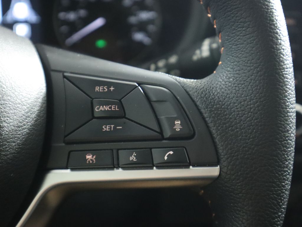 Thumbnail: 2023 Nissan Kicks - 12