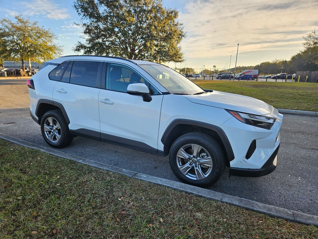 2022 Toyota RAV4 XLE 7