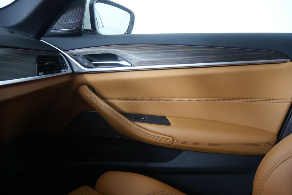 Thumbnail: 2023 BMW 5 Series - 25