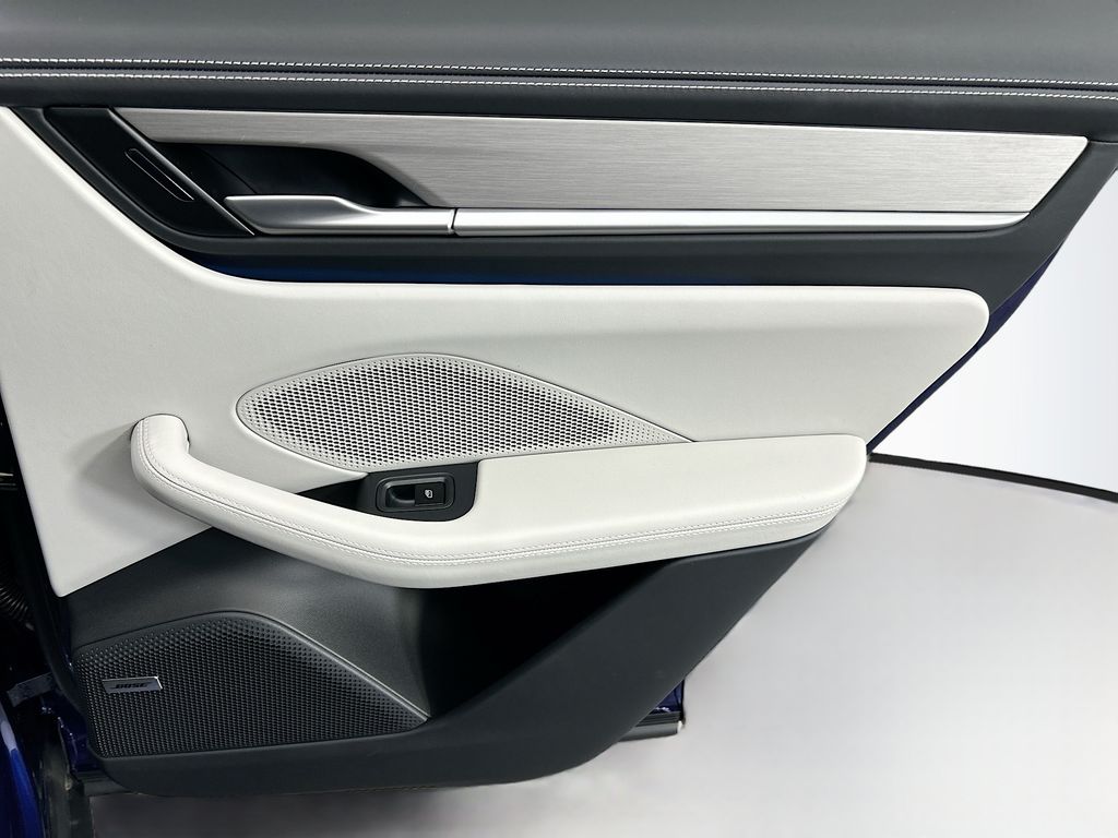 Thumbnail: 2025 Porsche Macan - 28