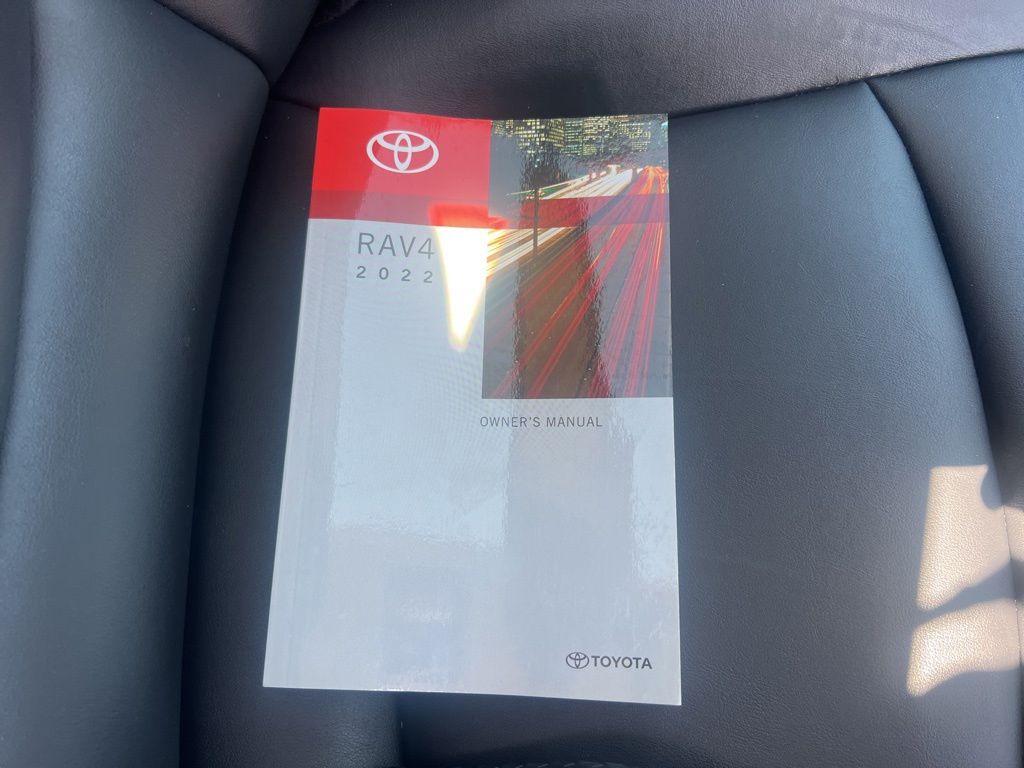 2022 Toyota RAV4 XLE Premium photo