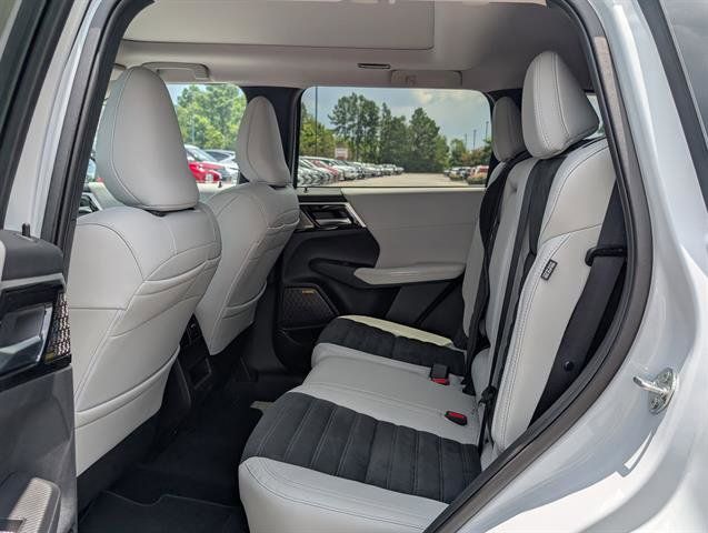 Used 2025 Mitsubishi Outlander SUV