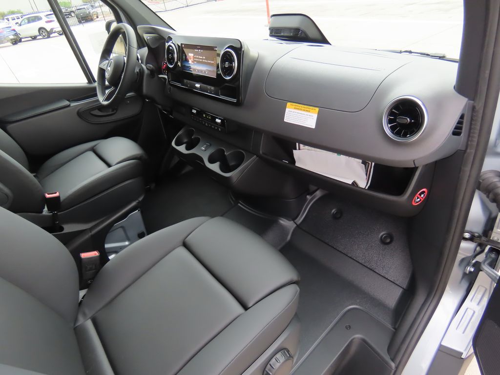 Thumbnail: 2025 Mercedes-Benz Sprinter - 18