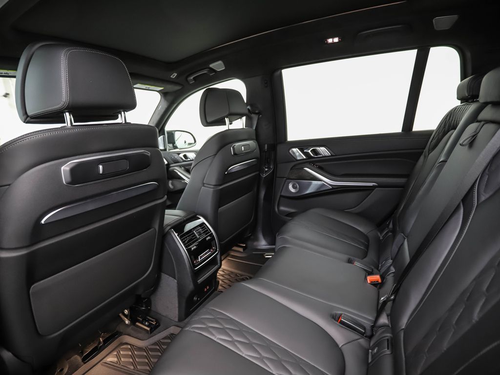 Thumbnail: 2027 BMW X7 - 21