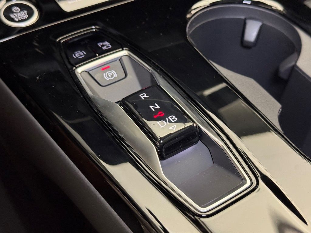 Thumbnail: 2025 Audi A6 - 30