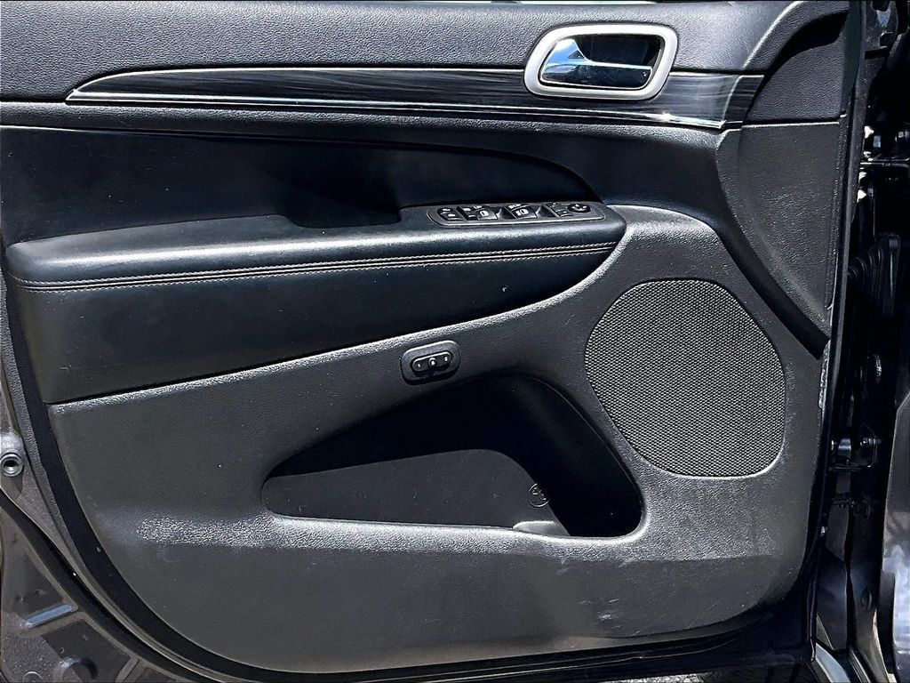 2021 Jeep Grand Cherokee — photo 9
