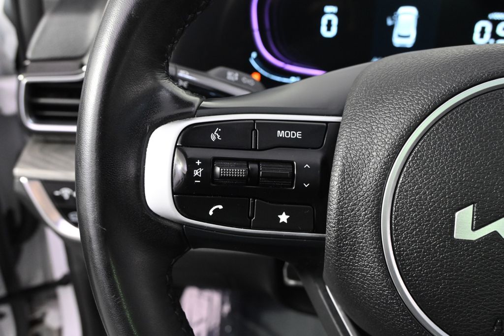 Used 2024 White Kia X-Line image 34