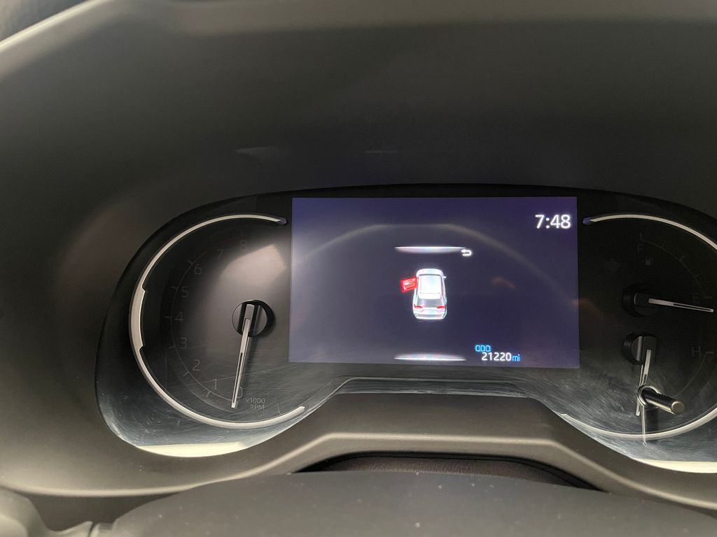 2024 Toyota RAV4 XLE 24
