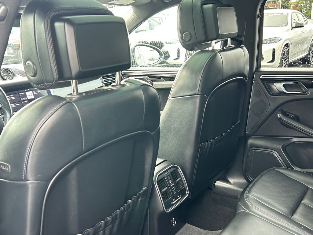 Thumbnail: 2023 Porsche Macan - 29