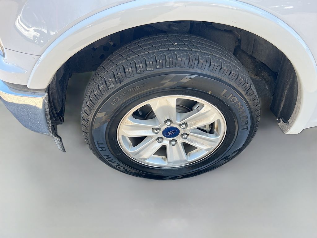 Used 2019 White Ford XL image 29