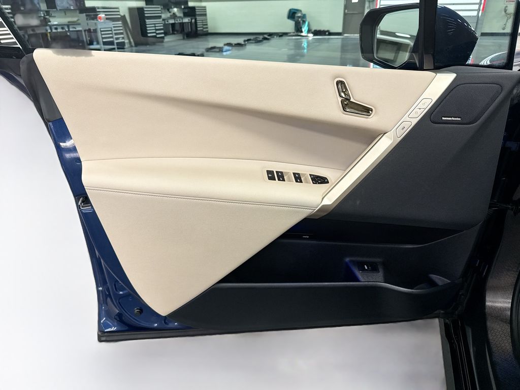 Thumbnail: 2023 BMW iX - 23