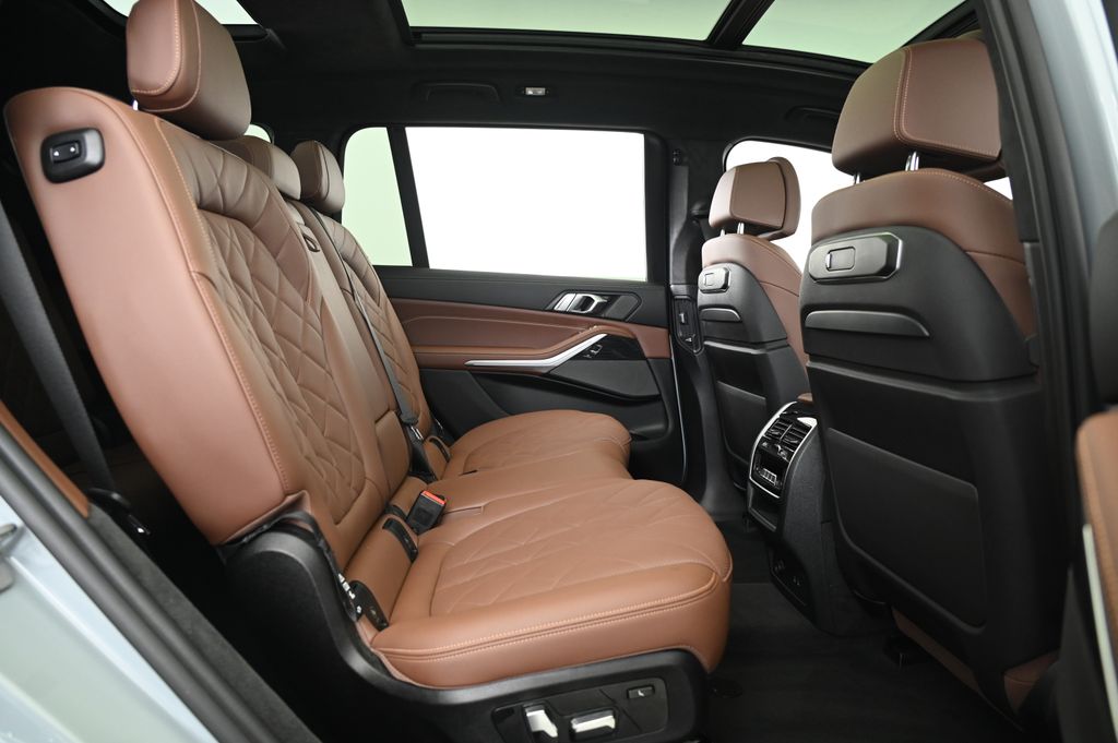 2023 BMW X7 xDrive40i 22