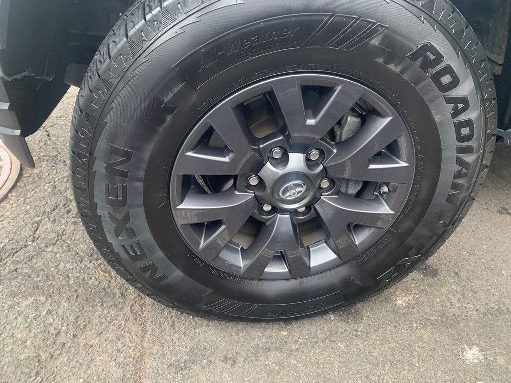 Thumbnail: 2020 Toyota Tacoma - 9