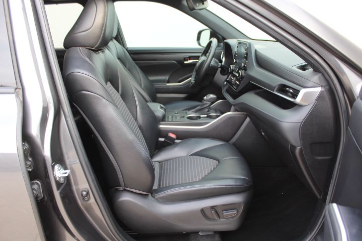 Used Car 2022 Toyota Highlander  Xse For Sale Under $35,000 In Georgetown, Texas