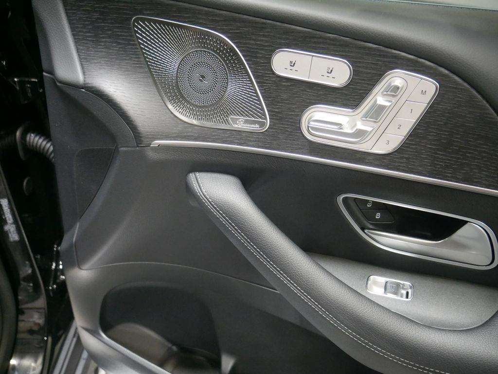 Thumbnail: 2026 Mercedes-Benz GLS - 21