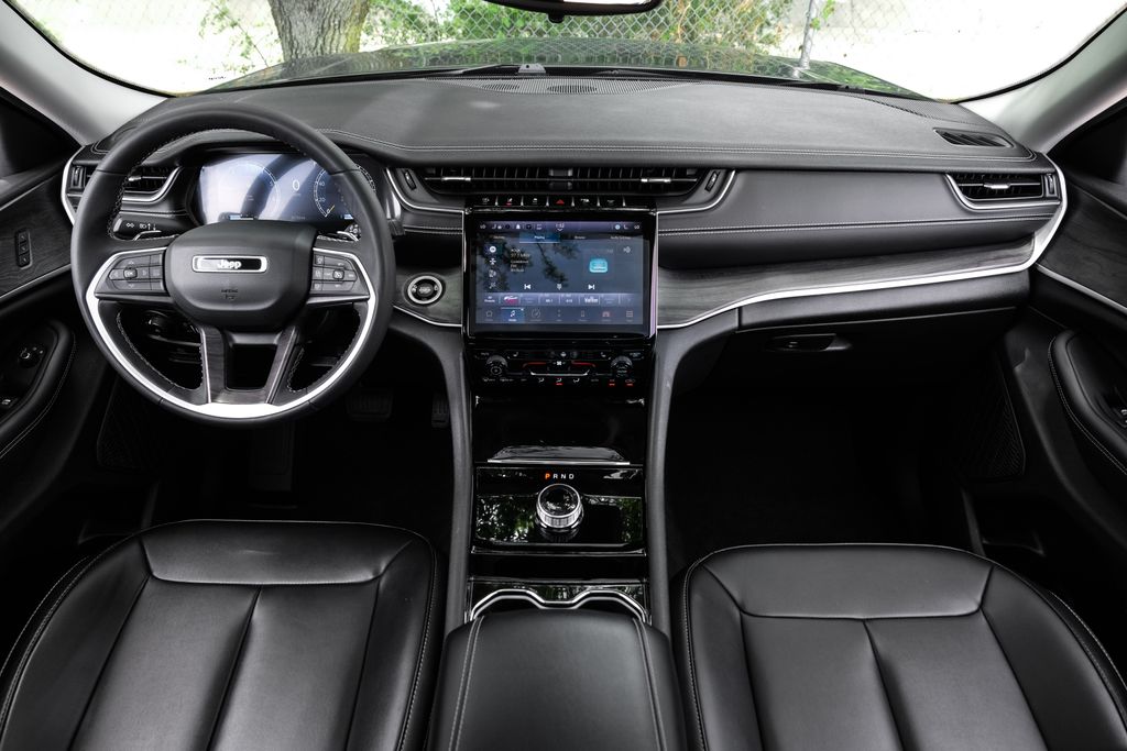 used 2023 Jeep Grand Cherokee car, priced at $31,400