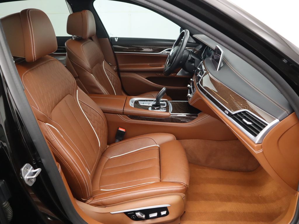 Thumbnail: 2019 BMW 7 Series - 21