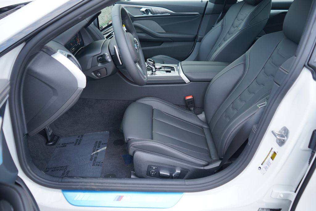 Thumbnail: 2026 BMW 8 Series - 10