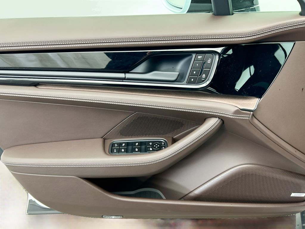 Thumbnail: 2026 Porsche Panamera - 25