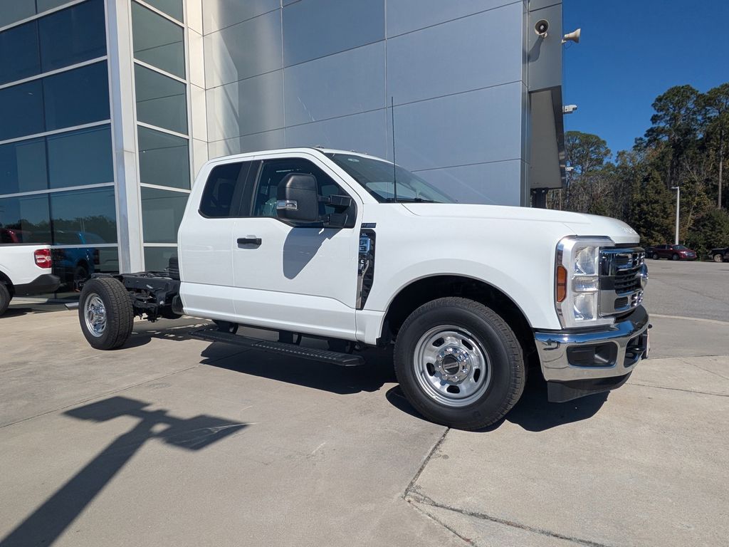 2025 Ford F-350 Chassis XL