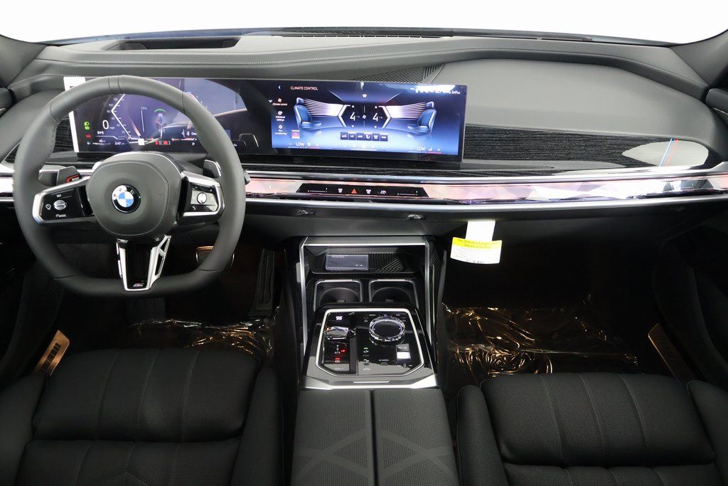 Thumbnail: 2026 BMW 7 Series - 4