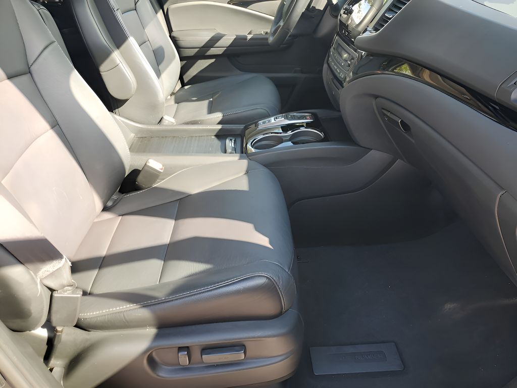 Used Car 2022 Honda Pilot  Touring For Sale Under $35,000 In Austin, Texas