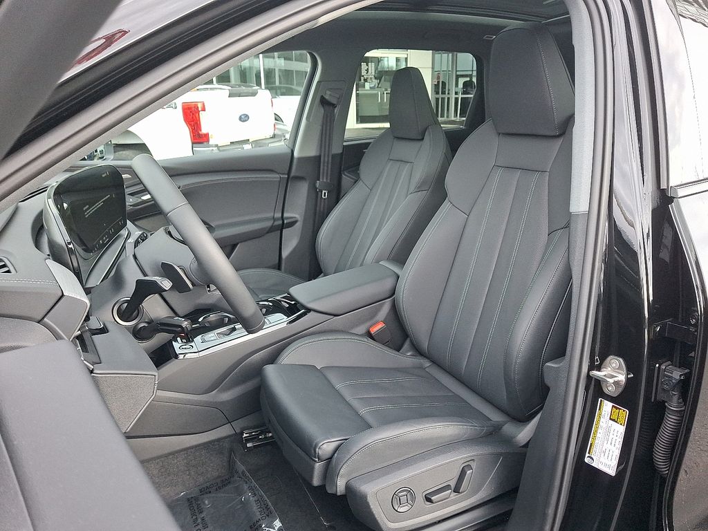 Thumbnail: 2025 Audi Q6 e-tron - 13