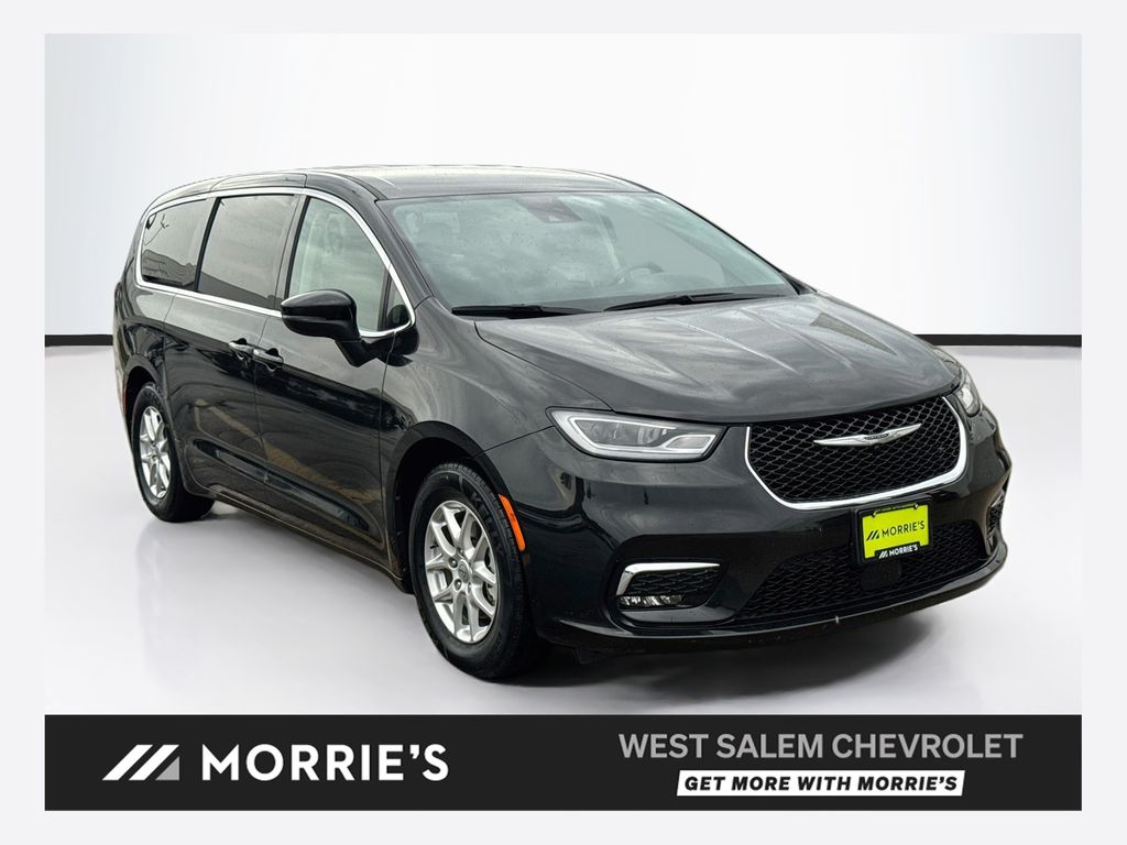 Brilliant Black Crystal Pearlcoat 2023 Chrysler Pacifica Minivan Front-Wheel Drive 9-Speed Automatic