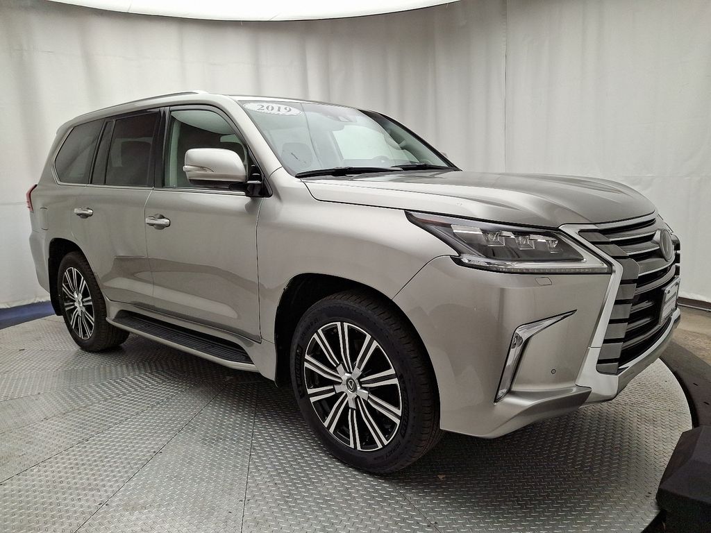 2019 Lexus LX 570 3