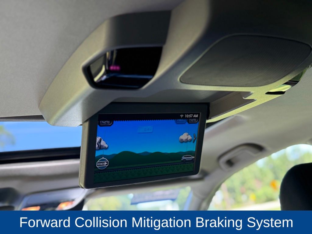 2020 Honda Pilot Touring w/Rear Captain's Chairs