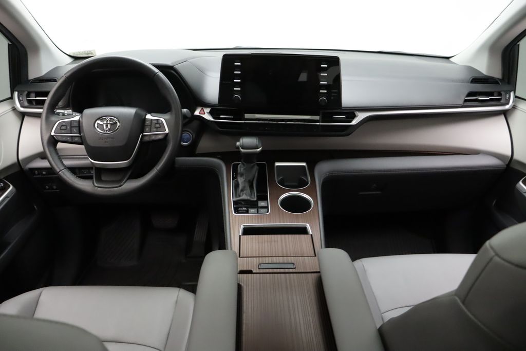 2024 Toyota Sienna XLE 23