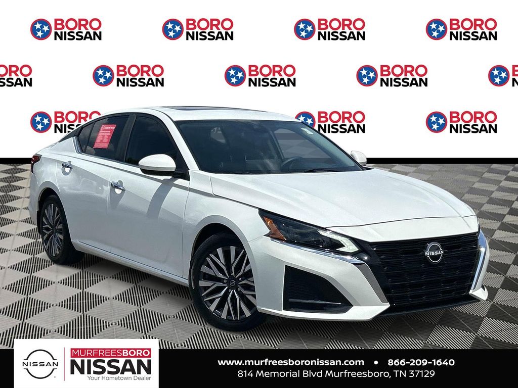 Pearl White Tricoat 2023 Nissan Altima Sedan Front-Wheel Drive Continuously Variable Transmission