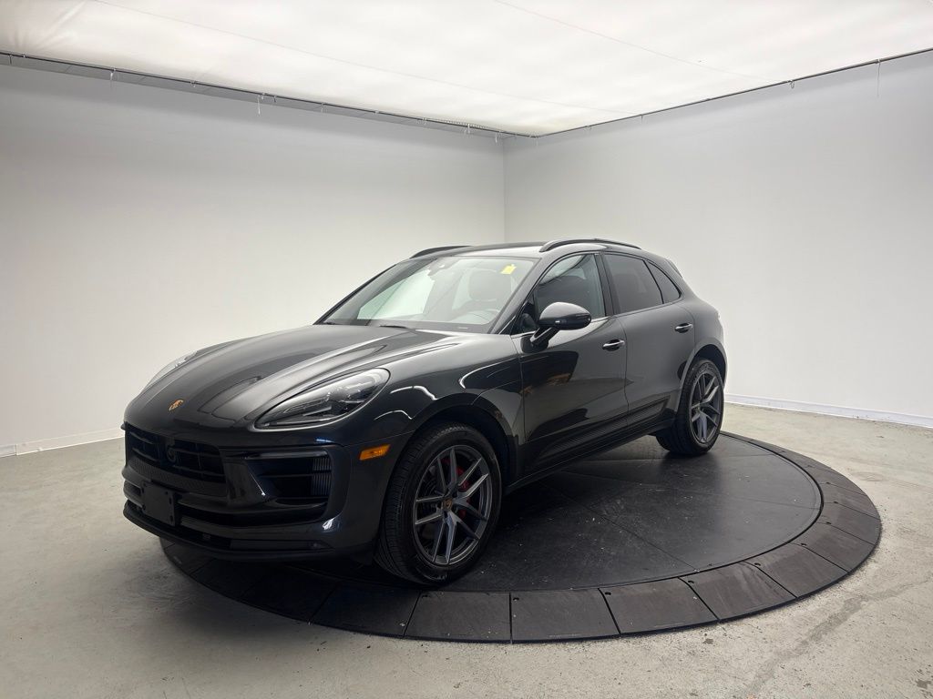 Thumbnail: 2023 Porsche Macan - 1