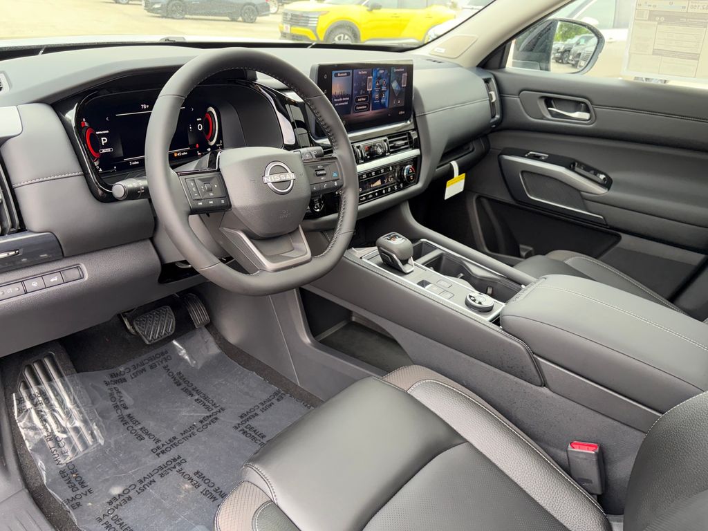 View vehicle photo 6