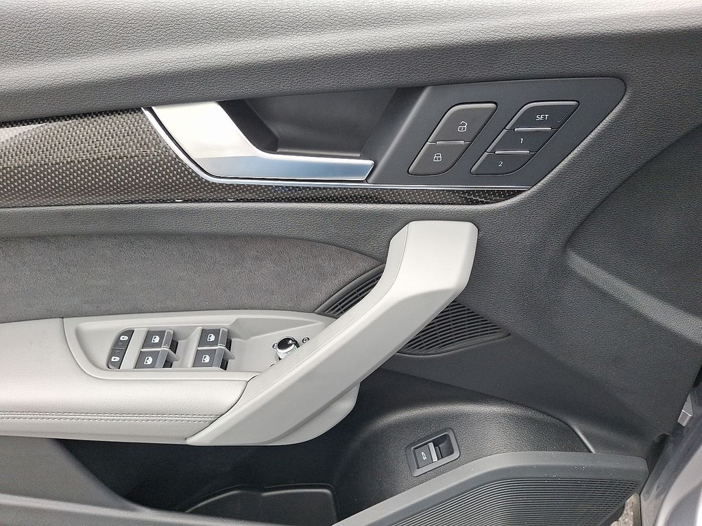 Thumbnail: 2023 Audi SQ5 - 12