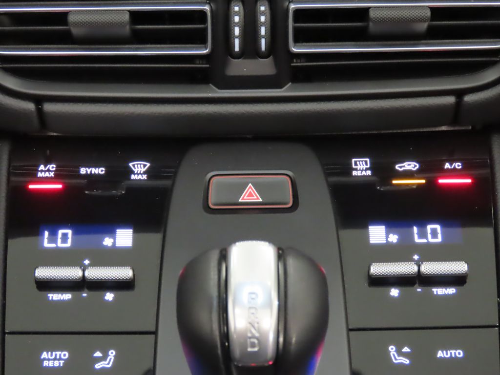 Thumbnail: 2022 Porsche Macan - 25