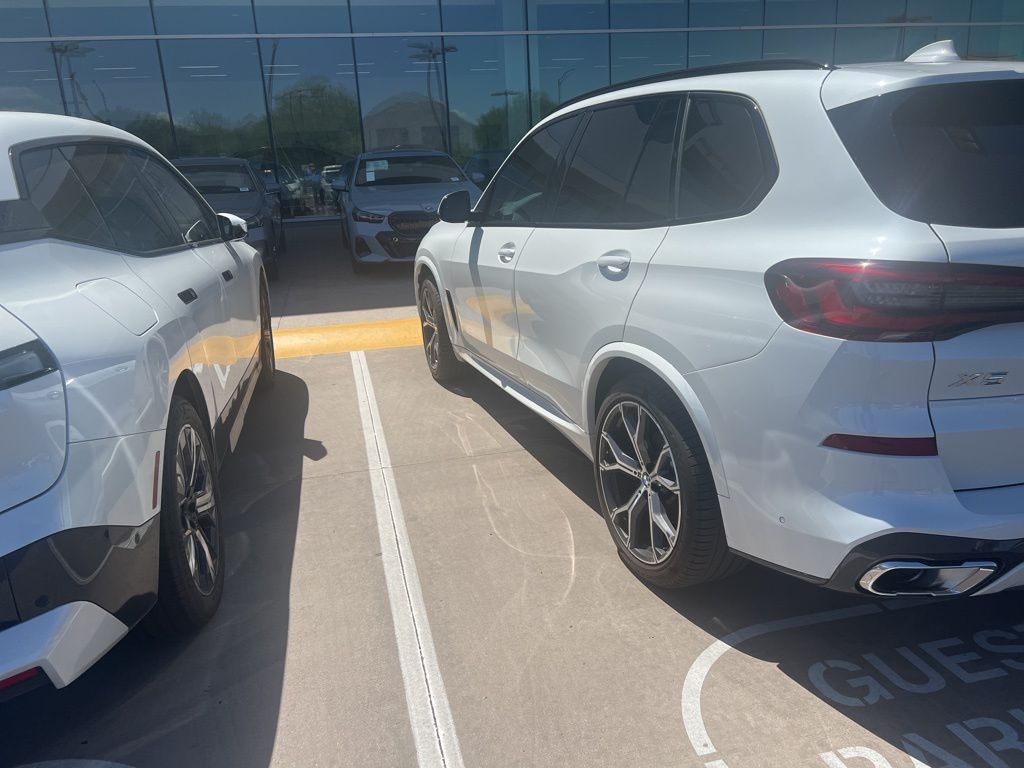 Thumbnail: 2023 BMW X5 - 3