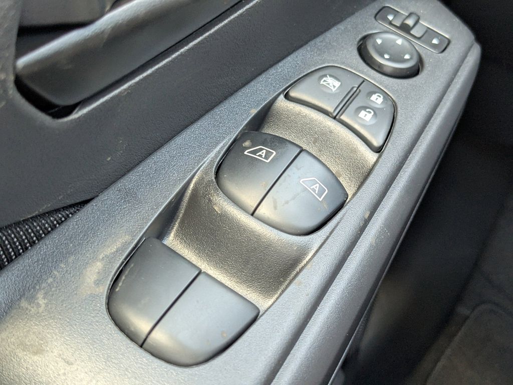New 2025 Nissan Kicks Play SUV