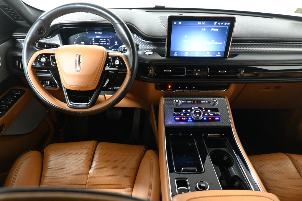 Thumbnail: 2023 Lincoln Aviator - 17