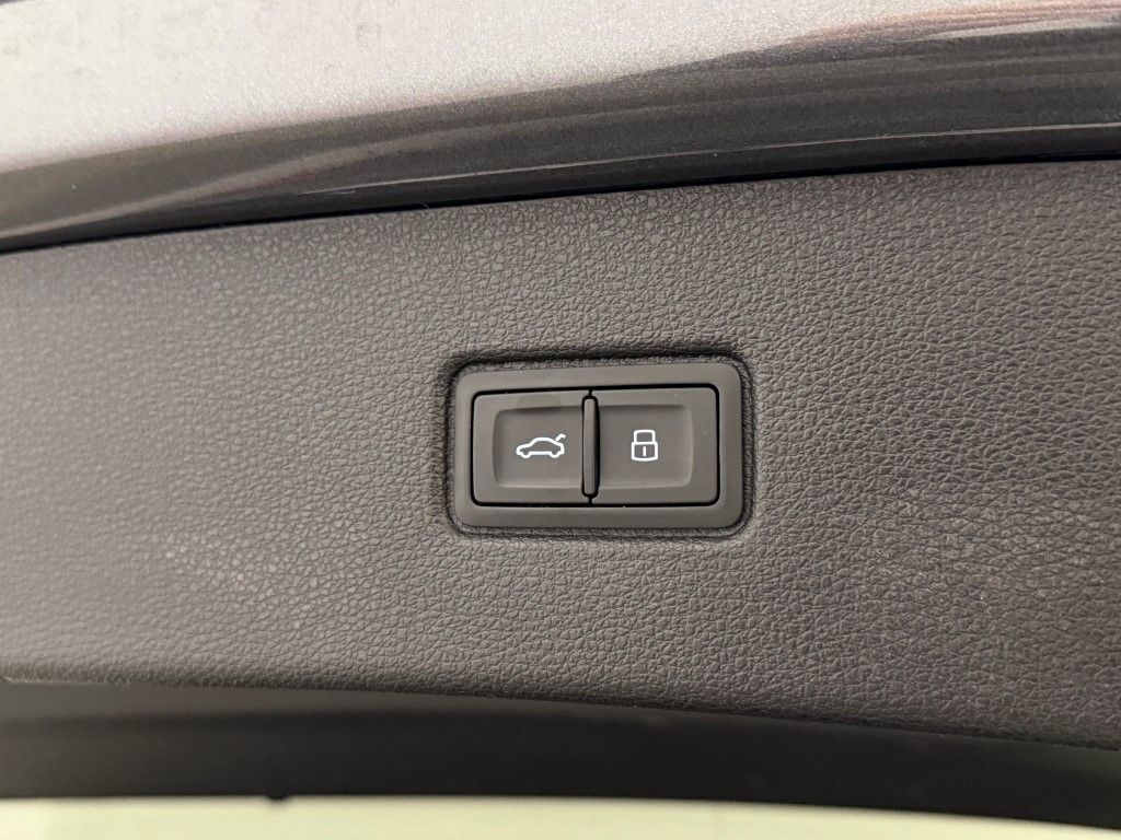 Thumbnail: 2021 Audi SQ7 - 32