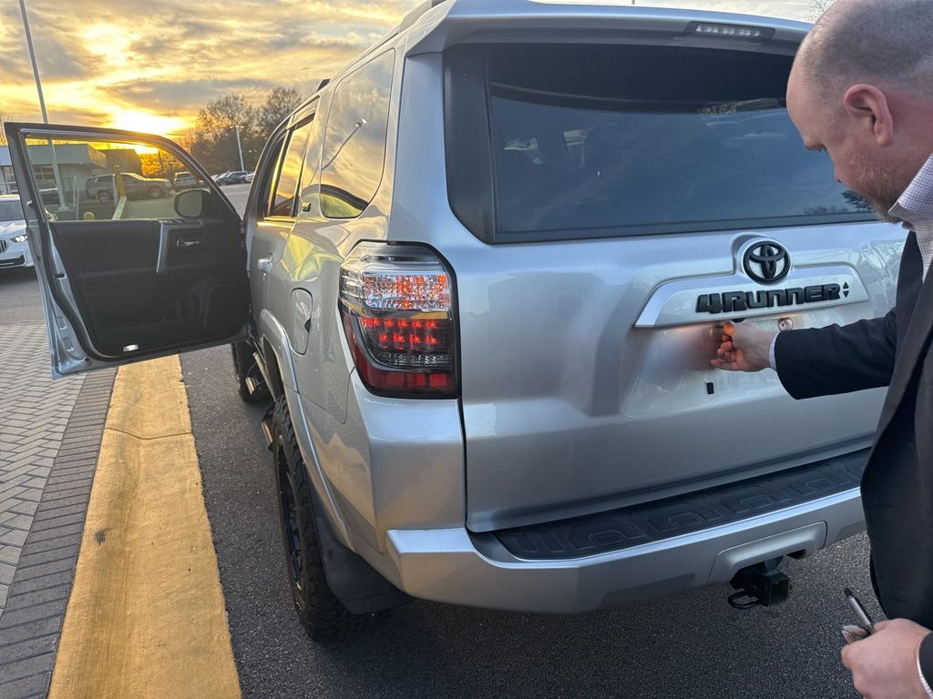 Thumbnail: 2021 Toyota 4Runner - 12