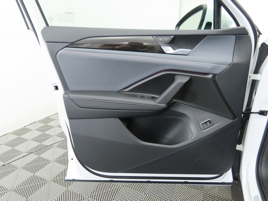 2025 Volkswagen Tiguan SE R-Line 26