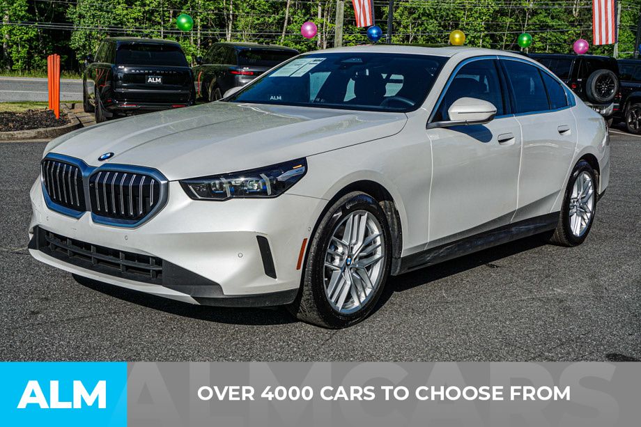 Used 2025 White BMW 530i image 3