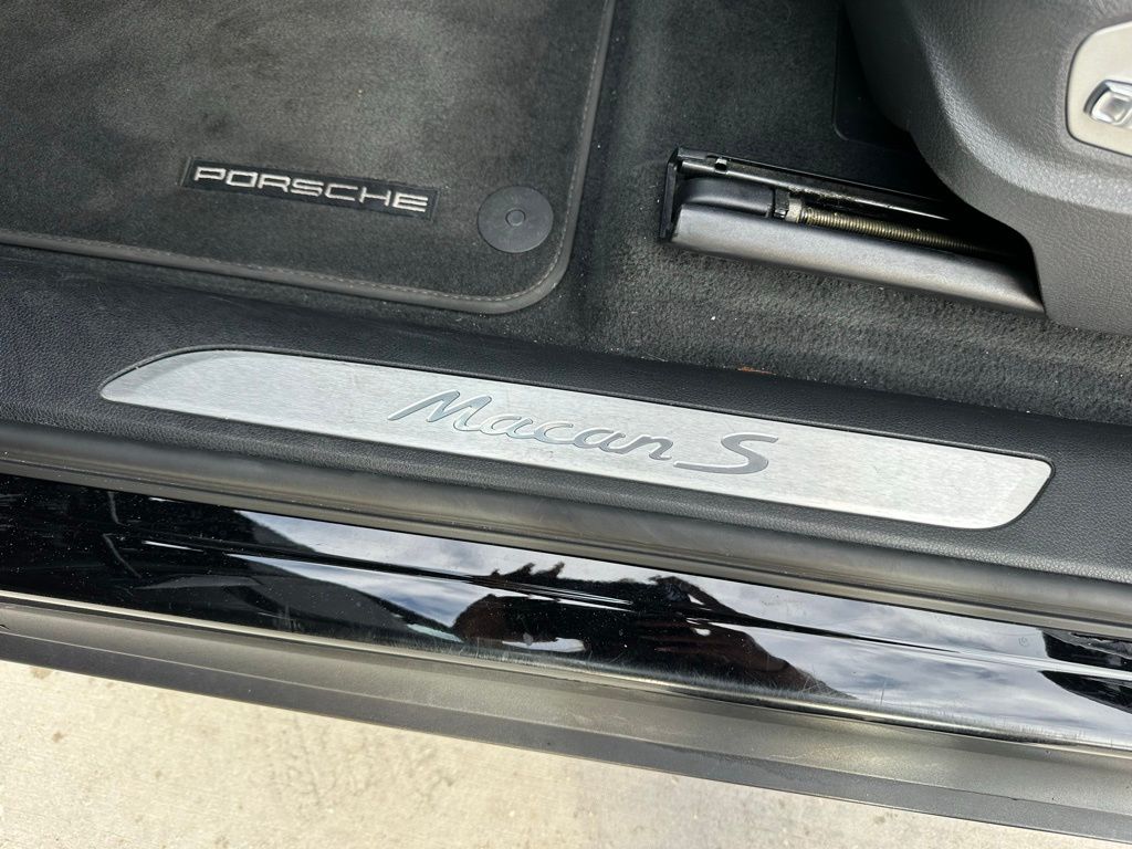 Thumbnail: 2016 Porsche Macan - 22