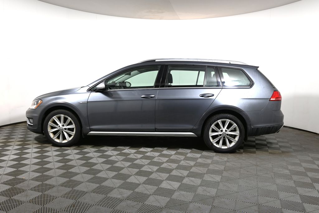 Thumbnail: 2017 Volkswagen Golf - 2